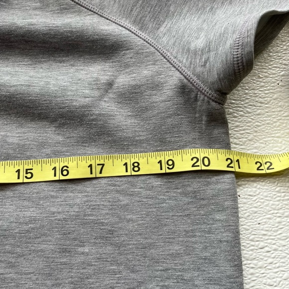 ATHLETA sports Light Gray color Short Sleeve T Shirt Sz M - Picture 3 of 11